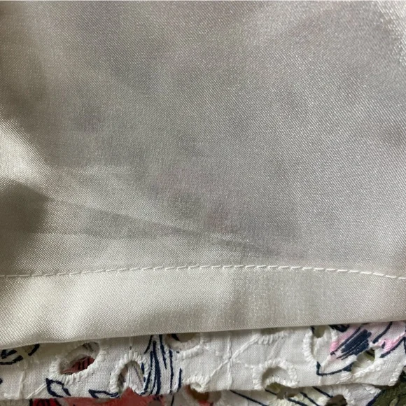 Ann Taylor women’s skirt.  Size 4.  Used - Picture 7 of 9